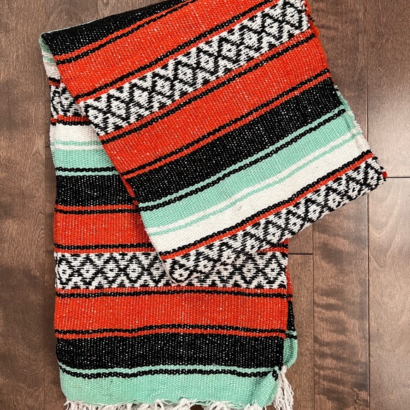 Traditional Mexican Yoga Blanket - Picture 4 of 4